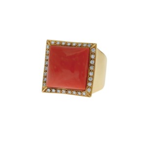Δαχτυλίδι Κ18 με Διαμάντια και Τετράγωνο Κοράλλι
