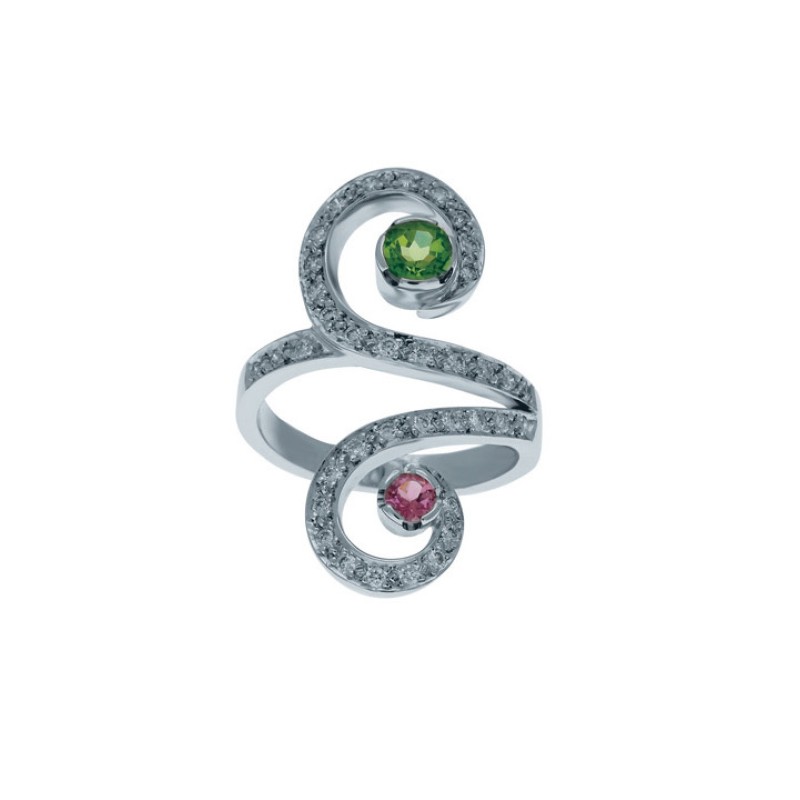 Δαχτυλίδι Κ18 με Διαμάντια σε Κοπή brillant, Ροζ Ζαφείρι και Περίδοτο.  Δαχτυλίδι Κ18 με Διαμάντια σε Κοπή brillant, Ροζ Ζαφείρι και Περίδοτο.